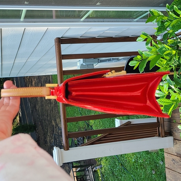 LOUIS VUITTON SPRING STREET RED VERNIS BAG - Picture 9 of 15